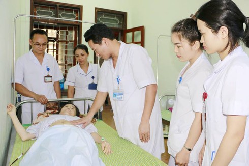 Hà Tĩnh: 4 nhân viên y tế hiến máu cứu sống bệnh nhân nguy kịch - ảnh 1