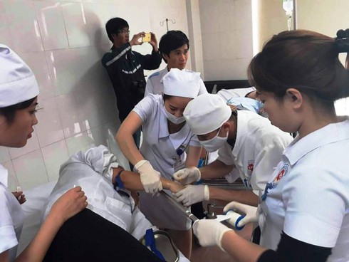 Nghệ An: Ngộ độc thực phẩm, hơn 40 công nhân nhập viện cấp cứu - ảnh 1