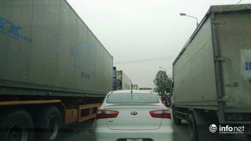 Người dân lại đưa ô tô ra... đổi tiền lẻ để chặn đường ở trạm thu phí BOT - ảnh 5