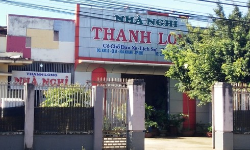 Bi kịch: Cha giết con rồi uống thuốc cỏ tự sát trong nhà nghỉ - ảnh 1