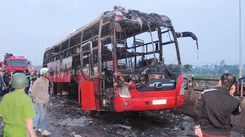 Nghệ An: Xe giường nằm cháy trơ khung trên QL 1A, nhiều hành khách thoát nạn - ảnh 1