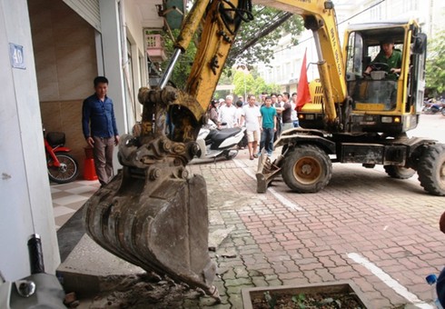 Nghệ An: Người dân tự đập bỏ bậc tam cấp, trả lại vỉa hè cho người đi bộ - ảnh 7