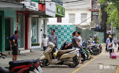Nghệ An: Người dân tự đập bỏ bậc tam cấp, trả lại vỉa hè cho người đi bộ - ảnh 2