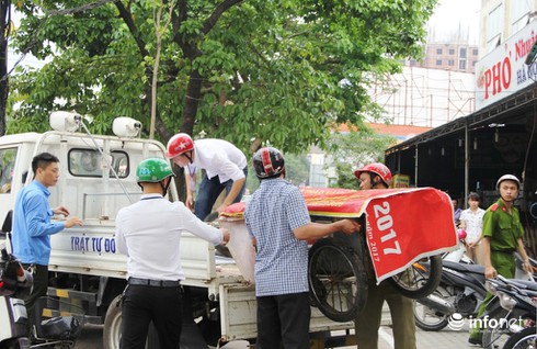 TP Vinh bắt đầu ra quân chiến dịch giải tỏa vỉa hè - ảnh 3