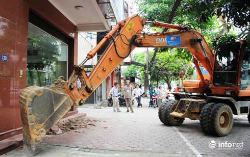 TP Vinh bắt đầu ra quân chiến dịch giải tỏa vỉa hè - ảnh 5