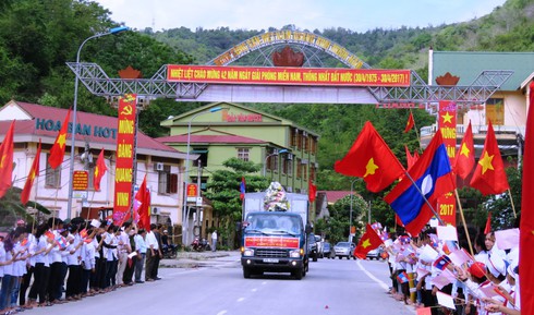 Nghệ An: Đón 107 hài cốt liệt sỹ hi sinh tại nước bạn Lào về với đất mẹ - ảnh 2