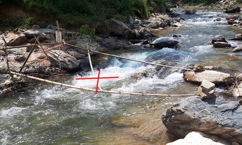 Hoảng hồn phát hiện quả bom còn nguyên ngòi nổ, sát ngay nhà máy thủy điện - ảnh 1