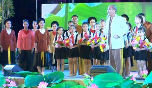 Nghệ An kỷ niệm 60 năm ngày Bác Hồ về thăm quê - ảnh 1