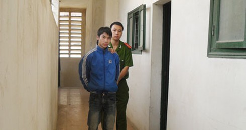 Bắt tên cướp giật sau gần 1 tháng gây án - ảnh 1