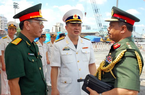 Tàu hải quân Malaysia thăm TP Hồ Chí Minh - ảnh 5