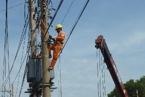 Nâng ý thức lao động của công nhân điện lực - ảnh 1