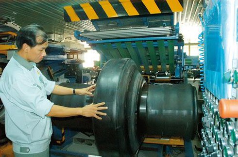 Sản xuất vỏ xe tại Casumina.