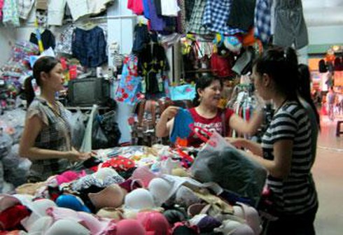 hàng Việt vào chợ truyền thống