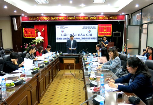 Mỗi tháng cả nước phát hiện thêm 34 người nhiễm HIV - ảnh 1