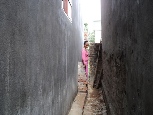 Mất ngõ, một phụ nữ