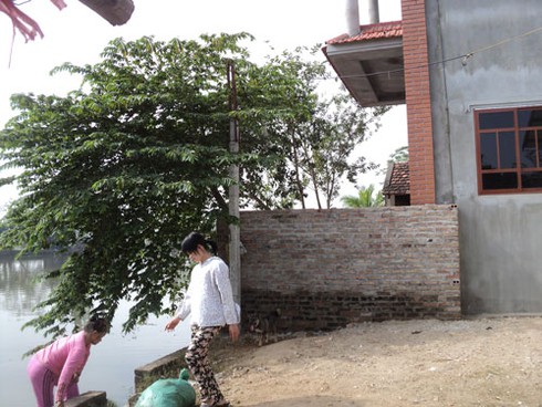 Mất ngõ, một phụ nữ