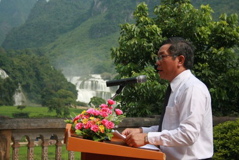 Phát triển du lịch thác Bản Giốc gắn với bảo vệ chủ quyền - ảnh 1