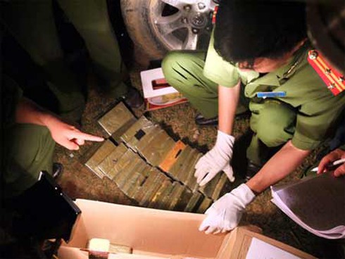 Trừng trị 2 kẻ buôn bán ma túy nhờ tin báo quần chúng - ảnh 1