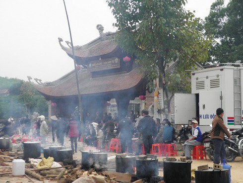 Hình ảnh ấm lòng ngày Tết - Ngày hội bánh chưng - ảnh 1