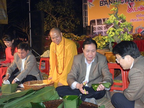 Hình ảnh ấm lòng ngày Tết - Ngày hội bánh chưng - ảnh 4