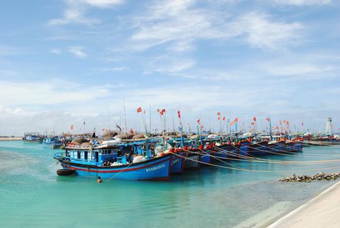 Phát triển kinh tế biển gắn với bảo vệ chủ quyền như thế nào? - ảnh 1