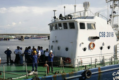 Mang theo '4 vết thương', tàu Cảnh sát biển 2016 trở về an toàn - ảnh 1