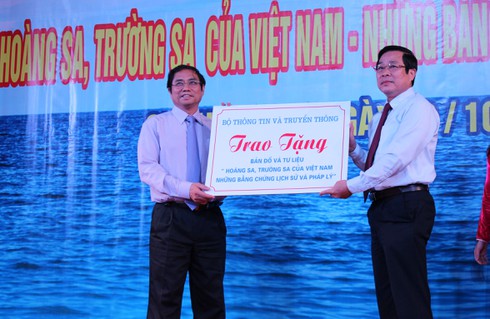 Khai mạc triển lãm chủ quyền biển đảo tại Hạ Long, Quảng Ninh - ảnh 2