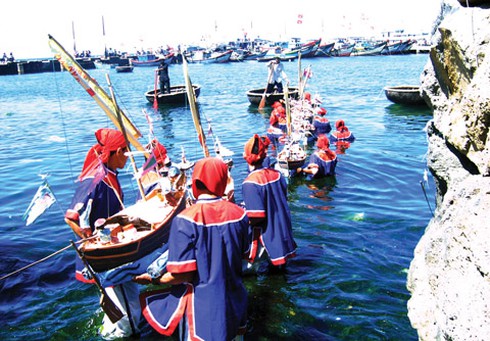 Vì sao Lễ khao lề thế là dấu tích bảo vệ chủ quyền của người Việt? - ảnh 1