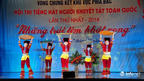 Xúc động tiếng hát người khuyết tật - ảnh 3
