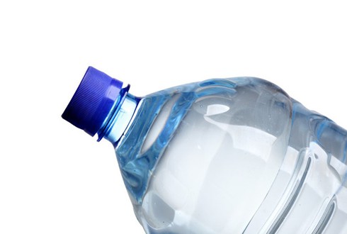 Chai nước ngọt có ruồi, không đáng sợ bằng cách hành xử…