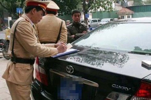 Tịch thu xe của tài xế say xỉn: Xe biển xanh, xe mượn... xử được không? - ảnh 1