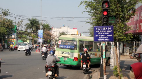 Lỗi vượt đèn đỏ bị phạt bao nhiêu tiền? - ảnh 1