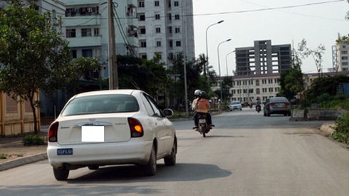 Xe không bật tín hiệu xi-nhan chuyển làn đường bị phạt bao nhiêu tiền? - ảnh 1