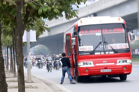 Đề xuất phạt hành khách bắt xe dọc đường: