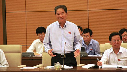 “Tôi kiện anh ra tòa vì nhìn vợ tôi đắm đuối quá