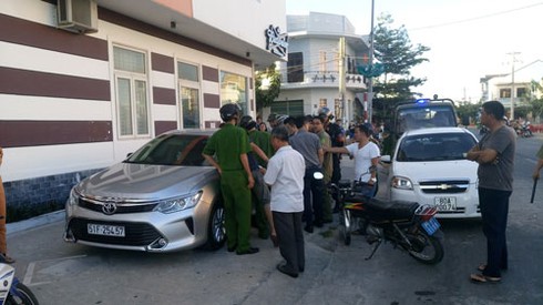 Chồng Phi Thanh Vân “rút súng” giữa đường: Xử thế nào là đúng luật? - ảnh 1