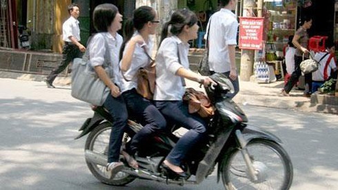 Tranh cãi: Đăng ảnh học sinh vi phạm giao thông có phạm luật? - ảnh 1
