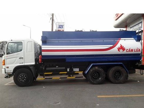 Phát hiện vụ vận chuyển 10.000 lít xăng, dầu không có hóa đơn chứng từ - ảnh 1