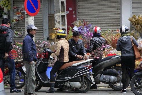 Hà Nội: Đào, hoa ra phố ngày Rằm tháng Chạp - ảnh 5