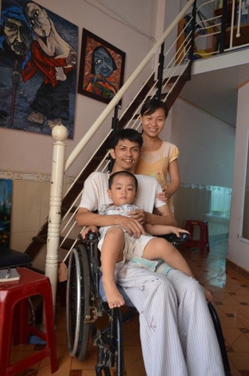 Chuyện tình nữ sinh trường y và chàng trai bị liệt - ảnh 1