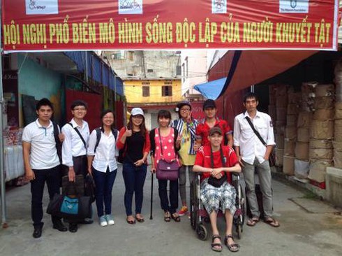 Ngồi xe lăn... làm giảng viên đại học - ảnh 3