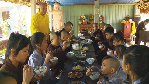 Vị đại đức và bầy con nuôi trên đỉnh Thiên Cầm - ảnh 2