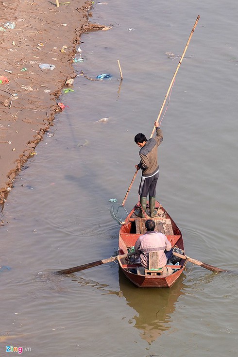 Muôn kiểu thả cá chép tiễn Táo quân - ảnh 14