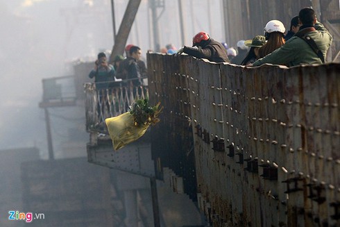 Muôn kiểu thả cá chép tiễn Táo quân - ảnh 7