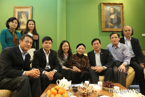 Bộ trưởng Bộ TTTT chúc Tết gia đình ông Vũ Văn Quý - ảnh 1