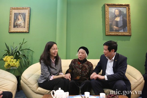 Bộ trưởng Bộ TTTT chúc Tết gia đình ông Vũ Văn Quý - ảnh 2