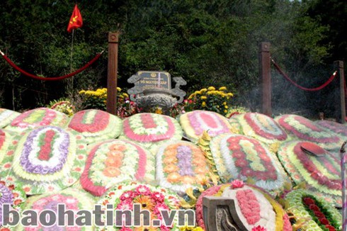 Ngày xuân viếng mộ Đại tướng Võ Nguyên Giáp - ảnh 1