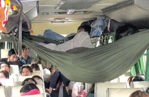Mắc võng trên xe giường nằm để tận thu - ảnh 1