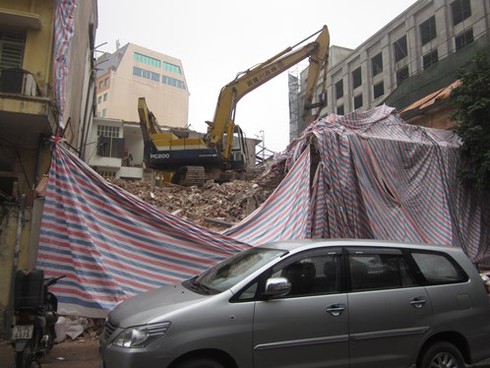 'Bom' rơi giữa phố cổ Hà Nội - ảnh 3