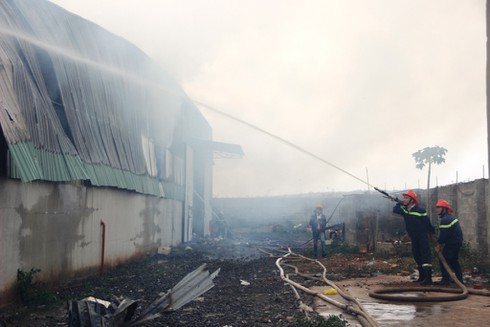 Cháy lớn tại Cụm Công nghiệp Tân An - ảnh 2